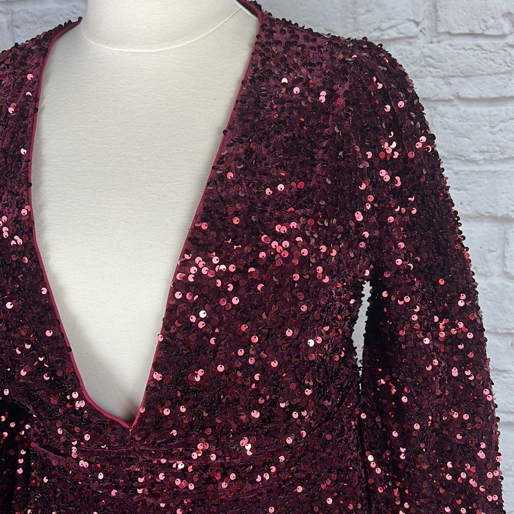 Boohoo red velvet and sequin deep V dress size 16 - Picture 3 of 12